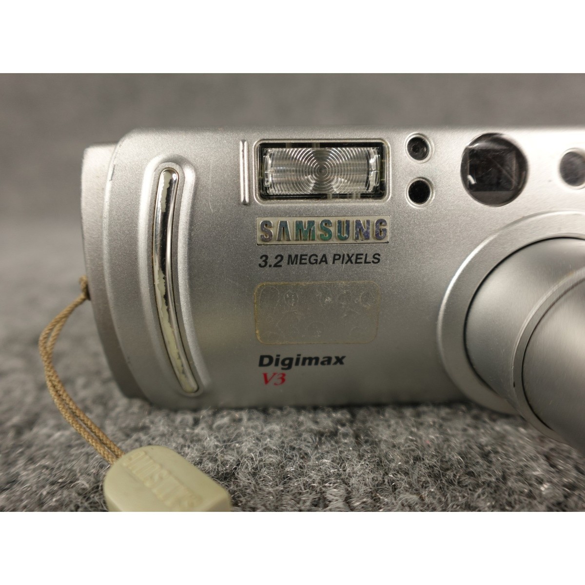 Samsung Digimax V3 Silver 3.2 Megapixels Digital Camera Schneider