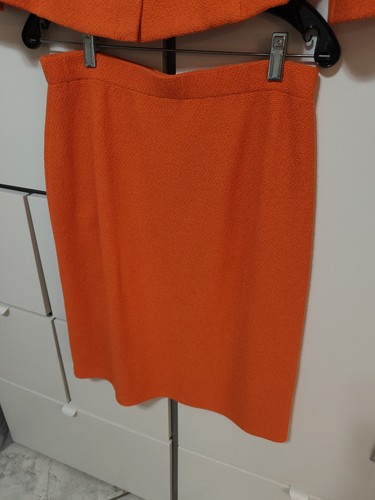 St. John Orange Knit Skirt Suit Set – Jacket Size 8 Skirt Size 8 - Picture 8 of 20