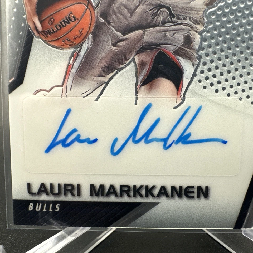 Panini Prizm Rookie Signatures 2017-18 Lauri Markkanen #RS-LM Auto RC Foto 4 de 4