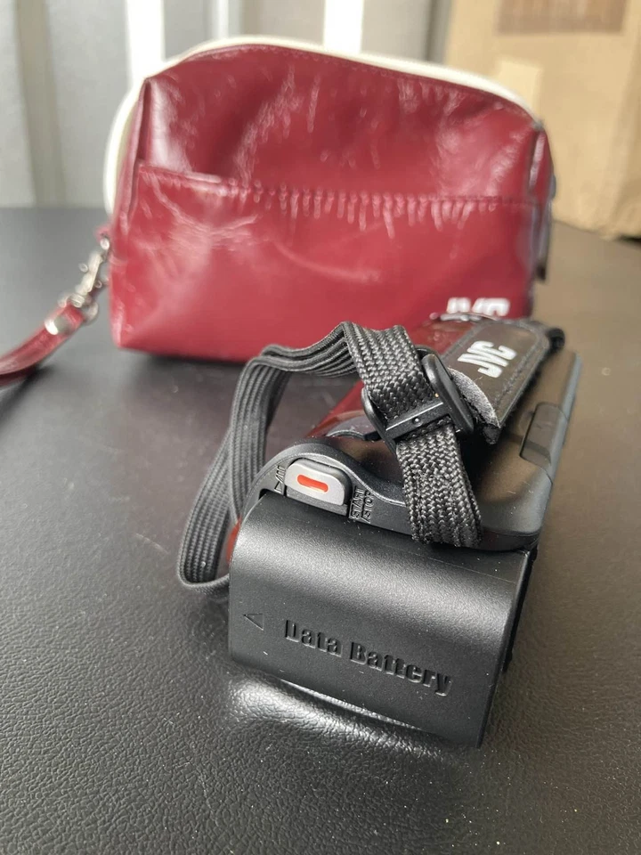 JVC Everio GZ-HM30 HD Camcorder 40x Optical Zoom Red w/ Bag - Image 3 of 4