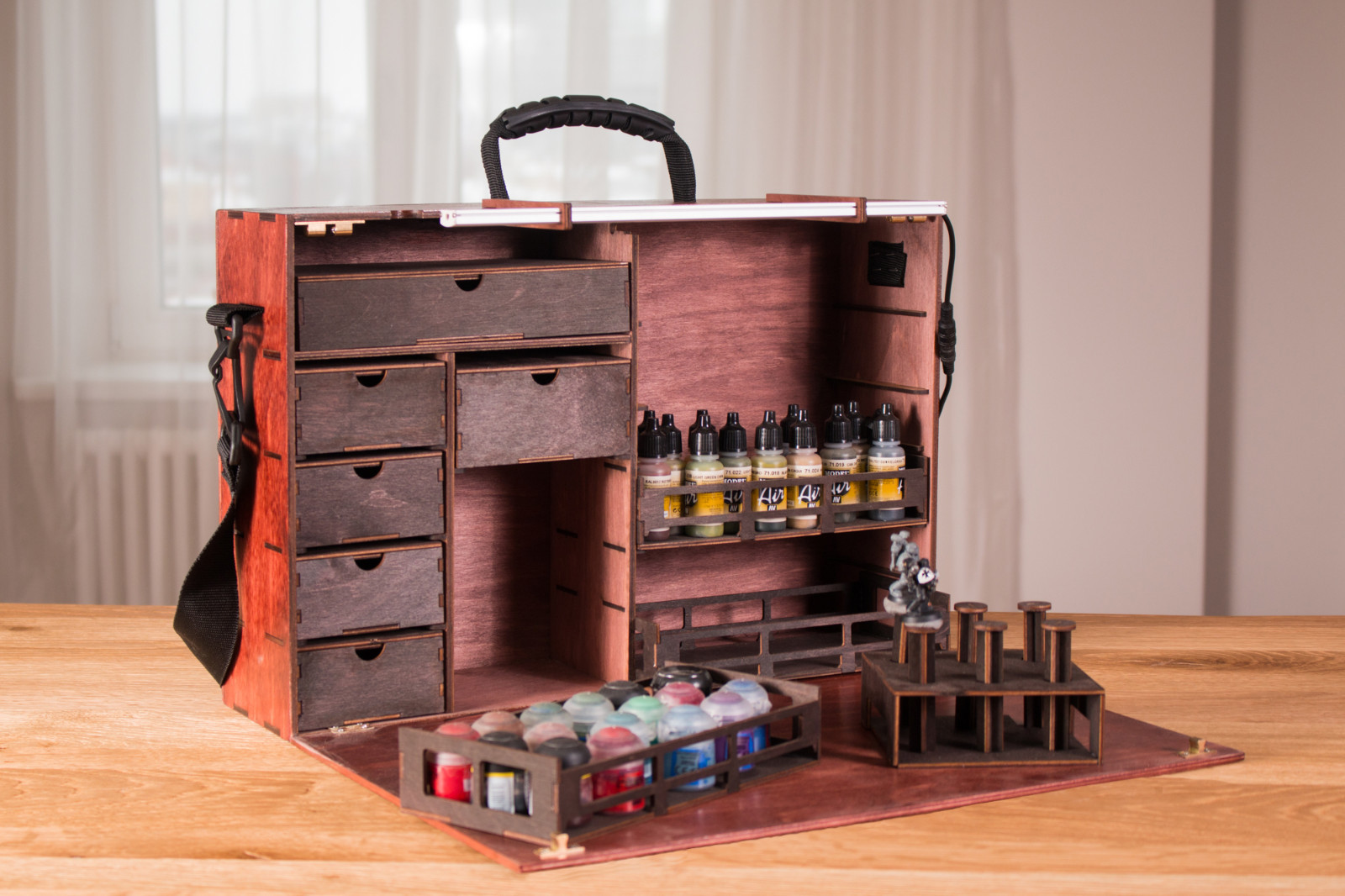 Portable Paint Workstation Case for Model painting Portable Paint Workstation Case for Model painting