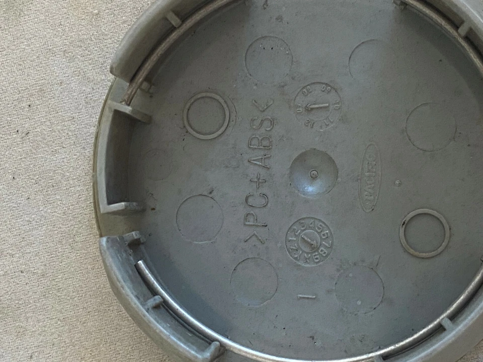 2002-11 Scion TC Silver Wheel Center Hubcap Cover Hub Cap OEM 42603-21040 2-1/4" Foto 4 de 4