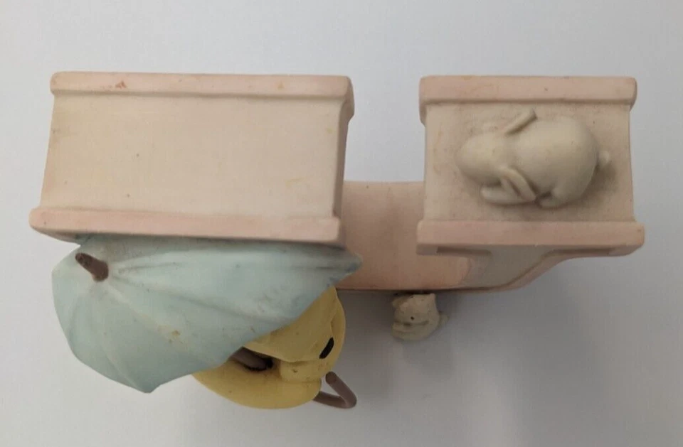 Disney Clásico Winnie The Pooh Colgante de Pared Rosa Letra 'U' Paraguas 3" Guardería Foto 3 de 4