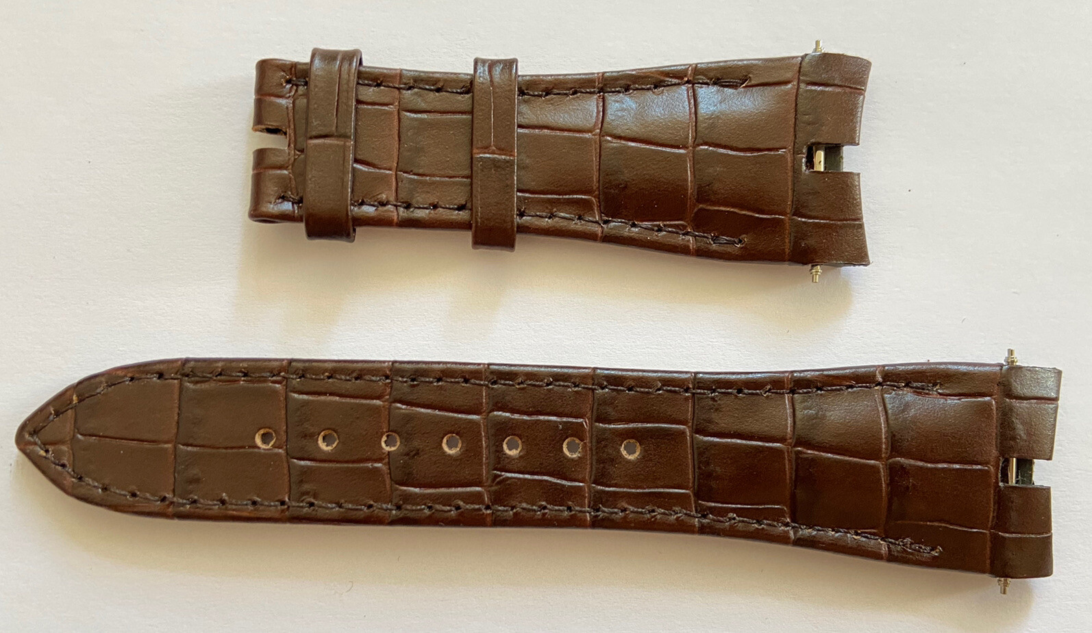 Bracelet montre Roger Dubuis 25 mm cuir vegan marron pour tenue chic et décontractée