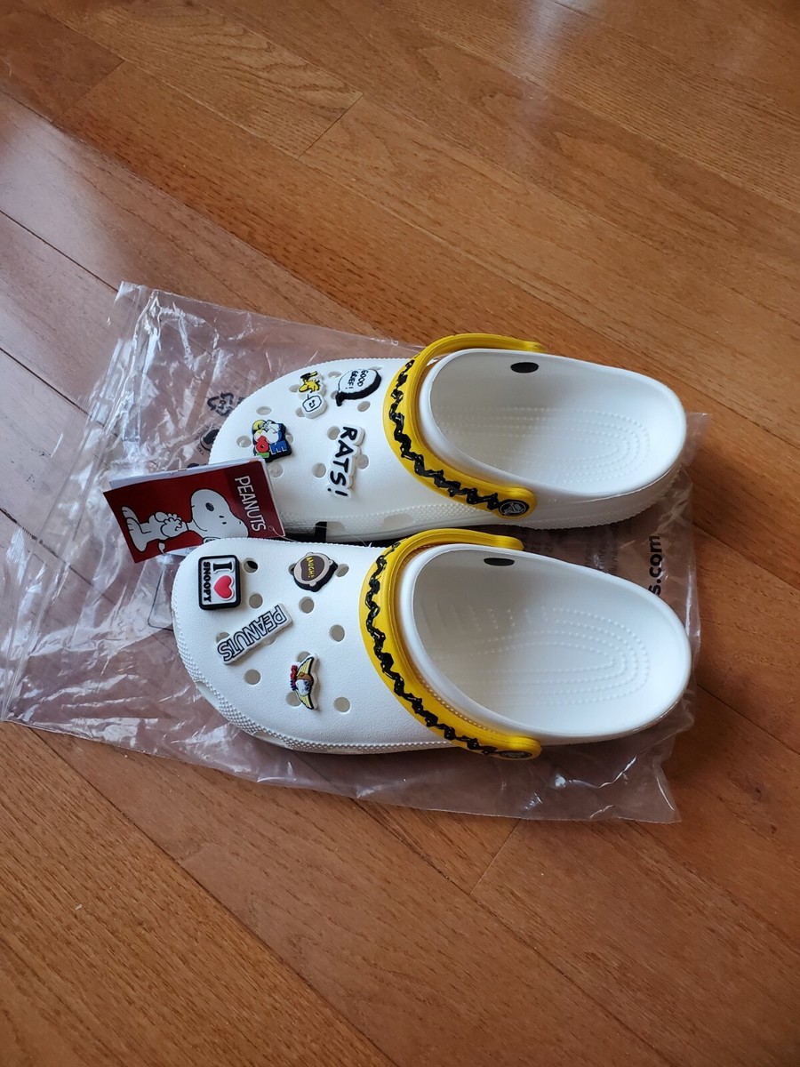 Crocs Unisex-Adult Classic Peanuts Charm Clog Charlie Brown 