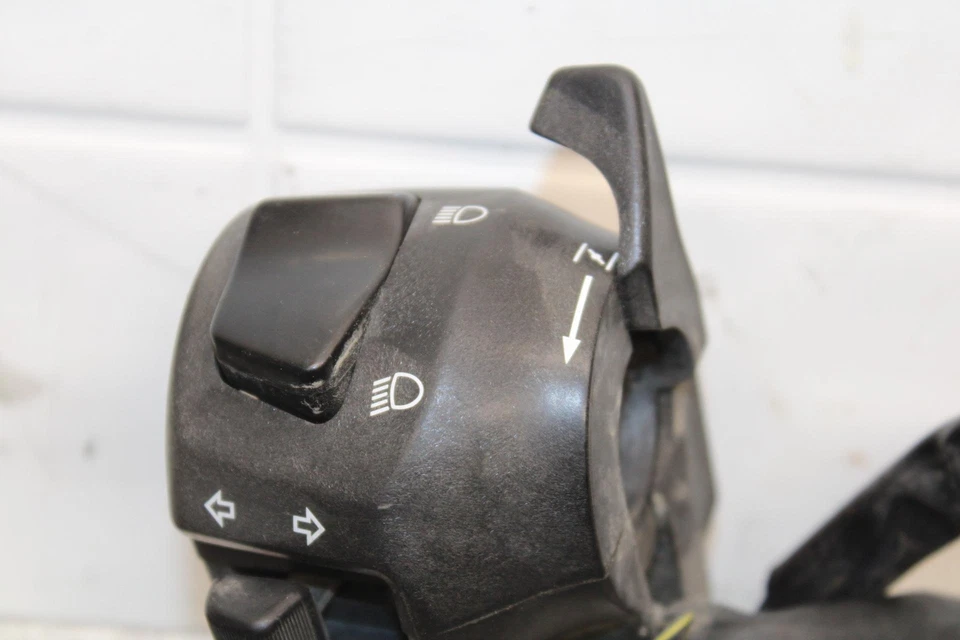 Suzuki GSXR600 1999 clip izquierdo en mango bocina interruptor señales BB580 Foto 2 de 4