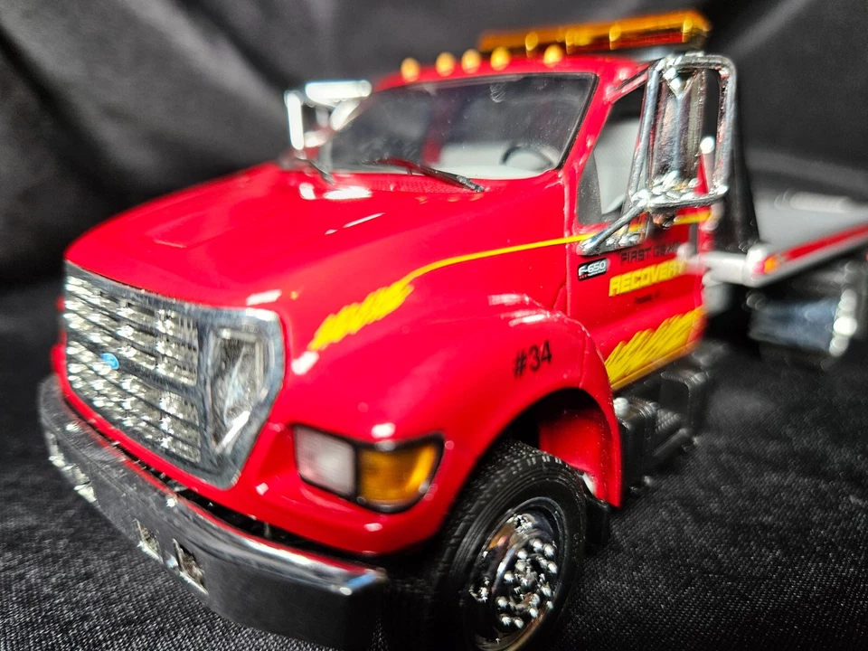 Portador trasero deslizable First Gear Ford F-650 Miller Industries escala 1:34 Inv. #3880 Foto 2 de 4