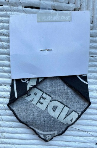 ✅ 4 Paws Bandanas Oakland Raiders Dog Scarf Black sz XS - Picture 3 of 3