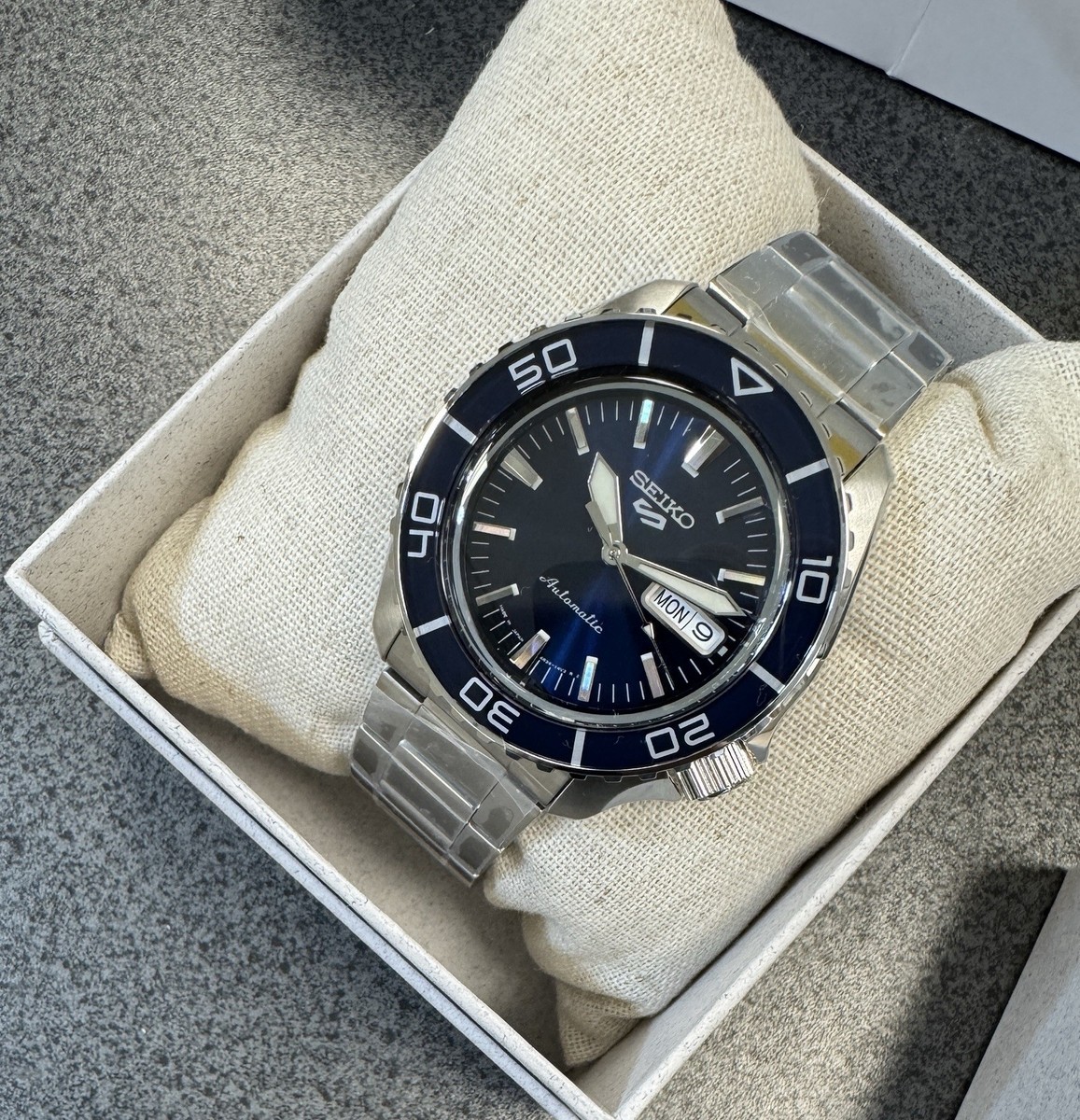 SEIKO 5スポーツ s-l1200.jpg