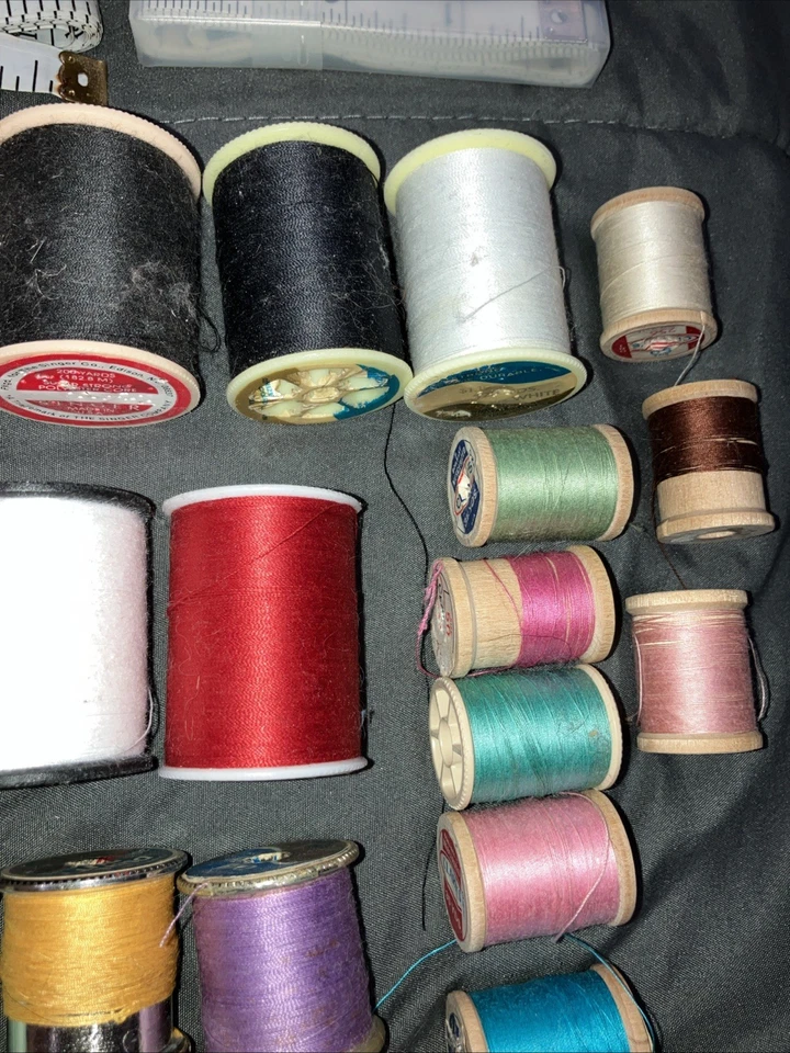 Lot 27 Machine Thread Singer Clark’s Etc Tape Measures Various Colors Sizes - Image 3 of 4