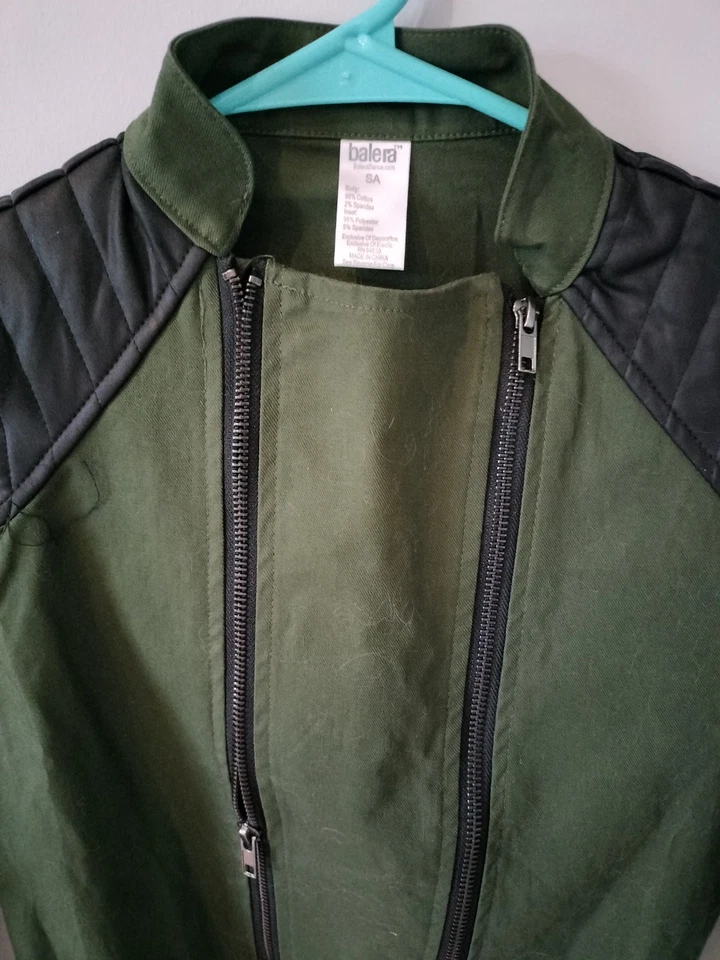 Chaqueta para mujer BALERA verde y negra Foto 2 de 4