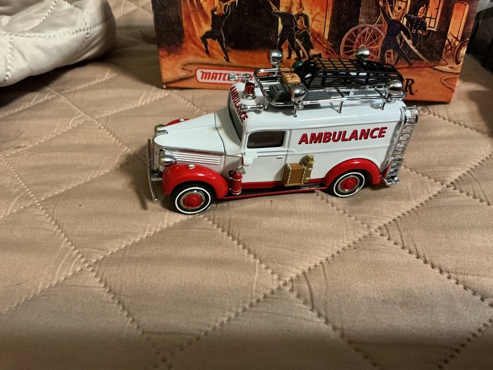 MATCHBOX TM GM 1937 GMC AMBULANCIA FUNDIDO A PRESIÓN NUEVO Foto 4 de 4