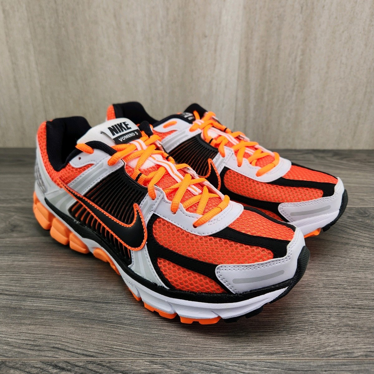 Nike Zoom Vomero 5 Size 10 Mens Total Orange Black White 