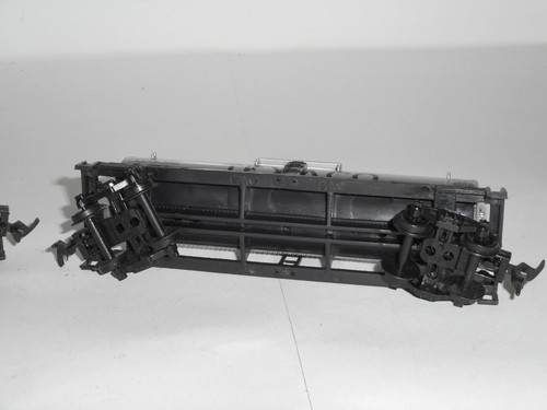 2 x Lifelike Shell & Texaco tanker wagons. V/good original cond. HO Scale - Picture 10 of 10