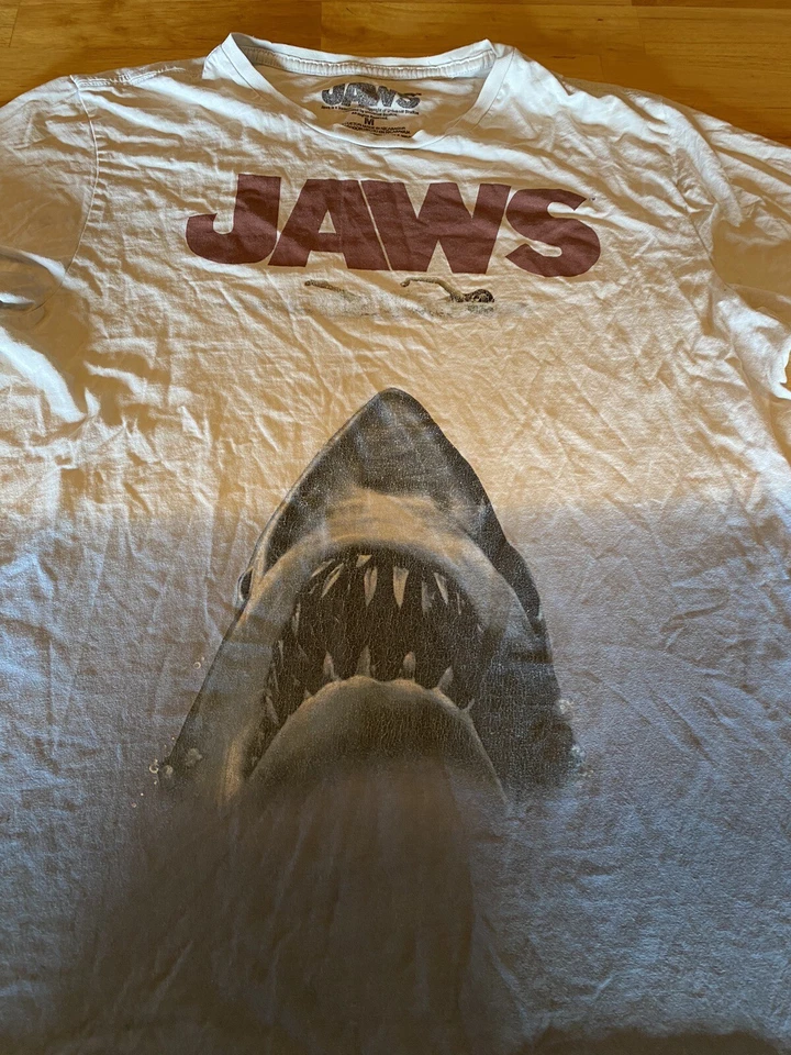 Camisa gráfica de ajuste unisex Jaws mediana muy suave bonita coleccionable Foto 2 de 4