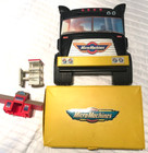 Vintage Micro Machines Autos Konvolut und Reise Aufbewahrung Sattelzug Koffer 1988
