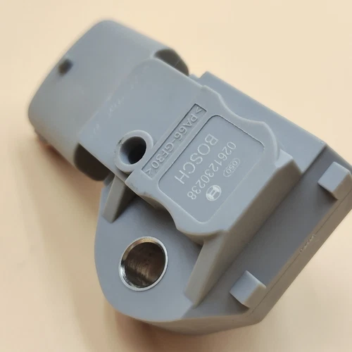 NEW Genuine OEM BOSCH Fuel Rail Pressure Sensor For Volvo S60 S80 V70 XC70 XC90 - Picture 8 of 9