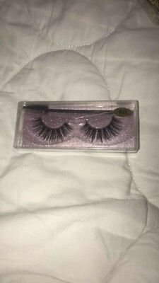 eyelashes