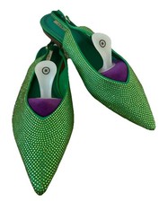 Nagelneue, grün glänzende Corina Sling-Sabo...