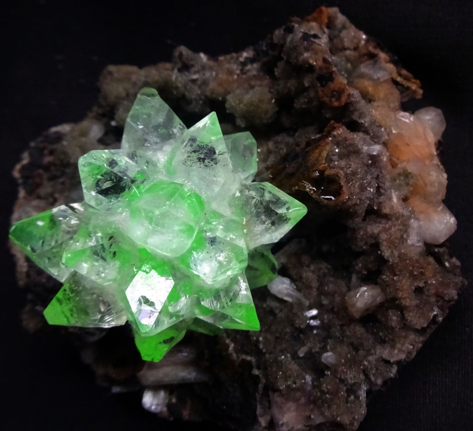 Pointed Green Apophyllite Crystals Flower Format W/ Stilbite On Coral Chalcedony