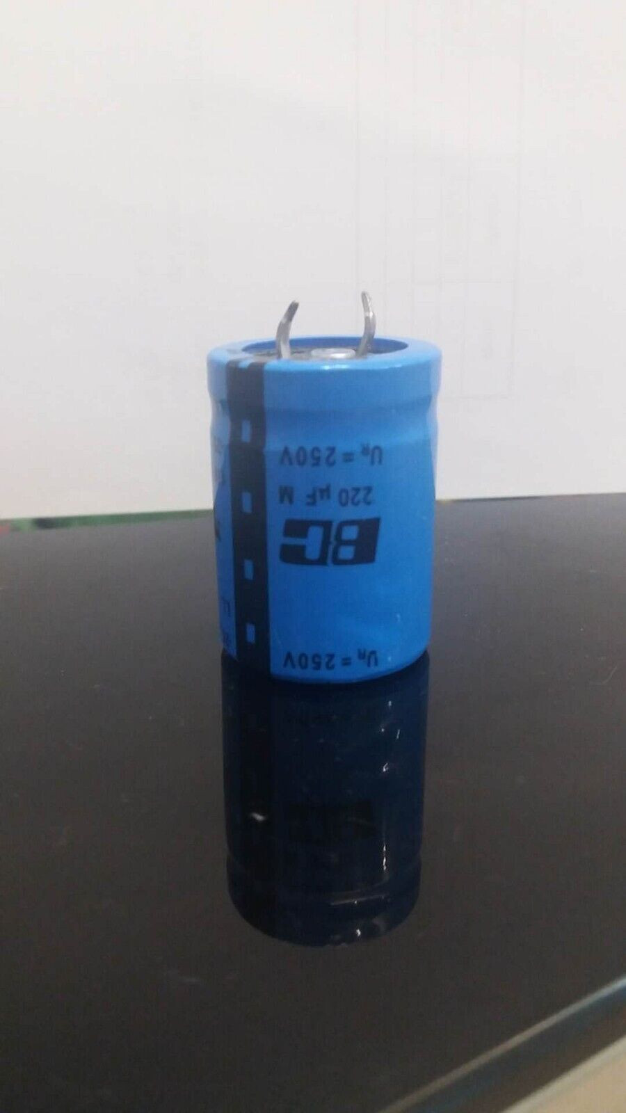 Tụ Hóa Vishay BC 220uF 475V 25x45mm Màu Cam