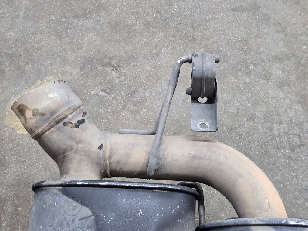 08-10 BMW E60 535i LCI Rear Exhaust Mufflers Dual Muffler OEM for  