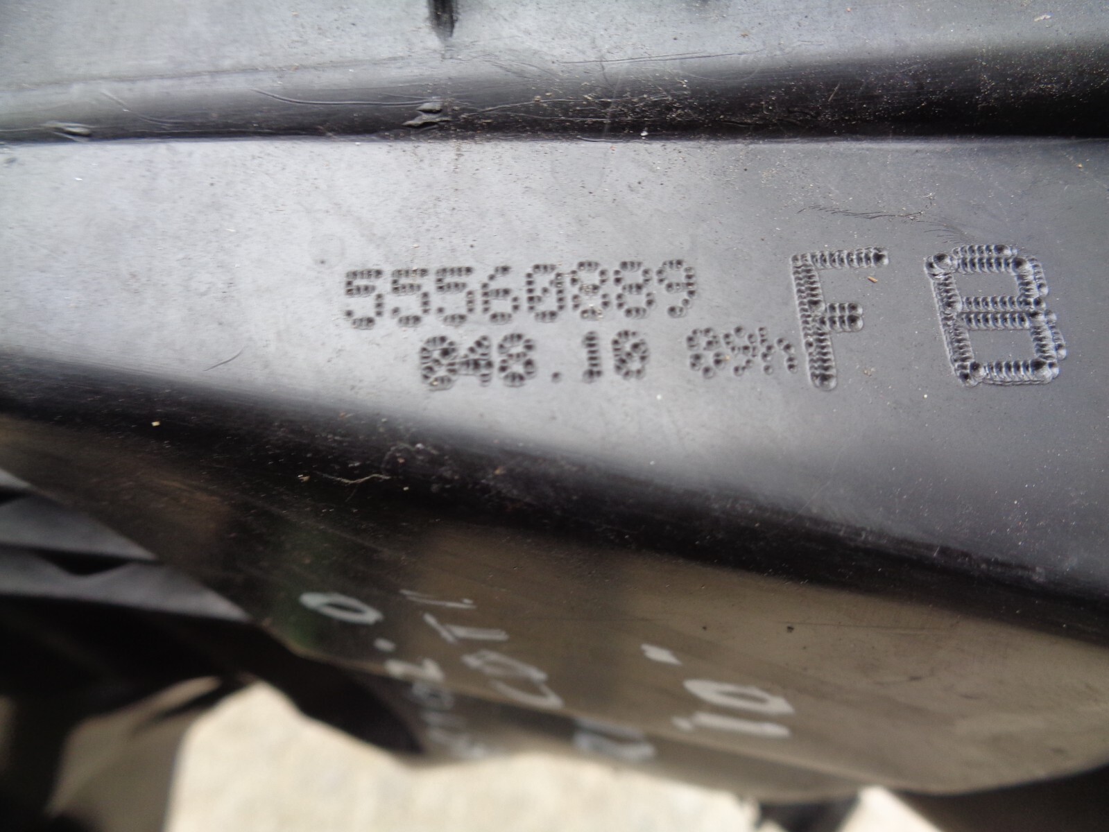 VAUXHALL INSIGNIA SRI MK1 2.0 CDTI DIESEL ~ AIR FILTER BOX PLASTIC HOUSING thumbnail 6