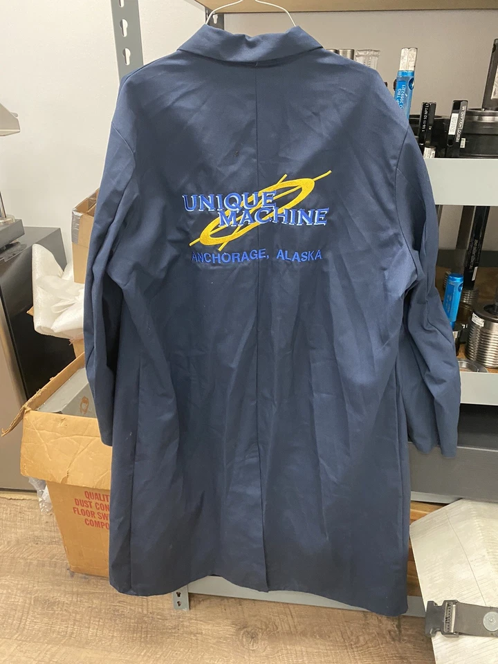 Lab Coat Unique Machine Mens Red Kap Long Embroidered Jacket Size 46 Navy Blue - Image 2 of 4