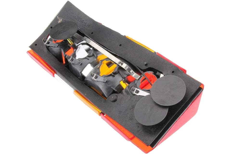 Luz trasera izquierda Volvo 760 1983-1990 URO 1984 1985 1986 1987 1988 1989 1990 Foto 2 de 4