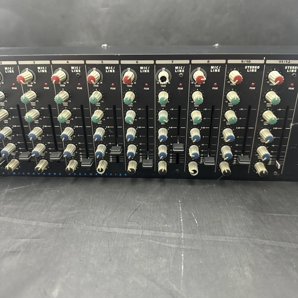 Cable de alimentación mezclador montaje en rack Alesis Studio 12R 12 líneas estéreo - BUEN ESTADO Foto 3 de 4