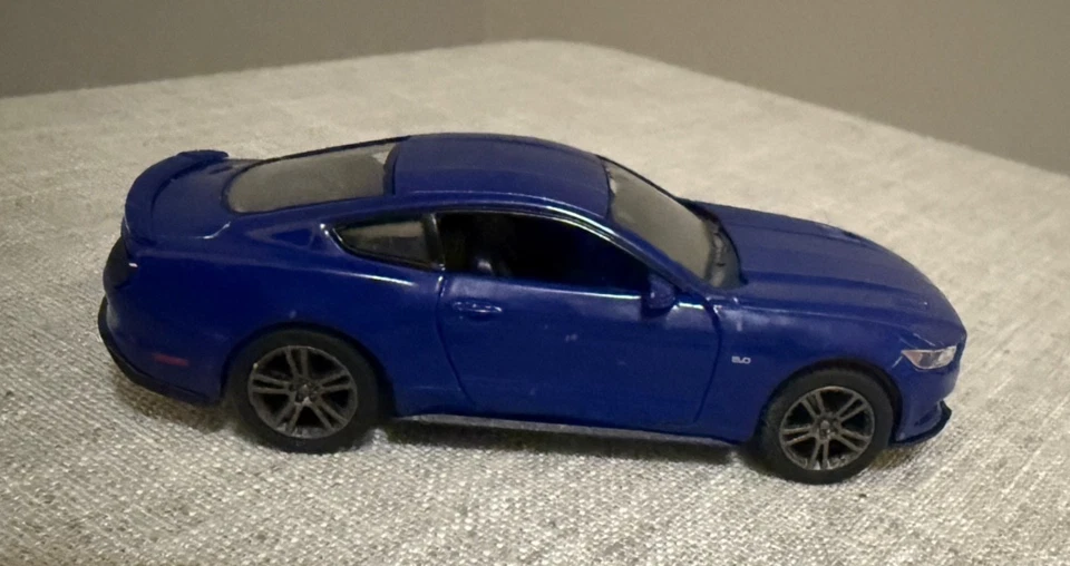 Kinsmart 2015 Ford Mustang Gt Deep Blue 1:38 Scale Car Pull Toy - Image 2 of 4