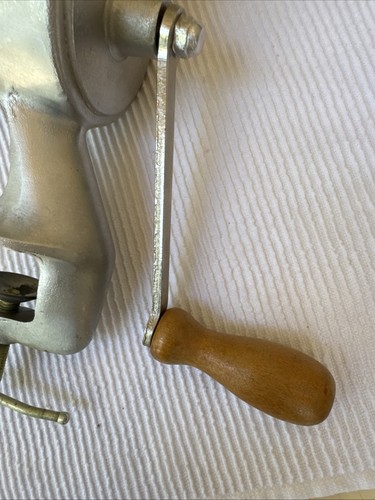 Vintage BERARDUCCI Bros. MCKEESPORT, PA da tavolo MORSETTO attacco MACINA FORMAGGIO GRATTUGIA - Foto 11 di 16