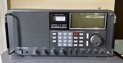 Grundig Satellit 800 Millennium Shortwave Receiver with AC Adapter and Cables