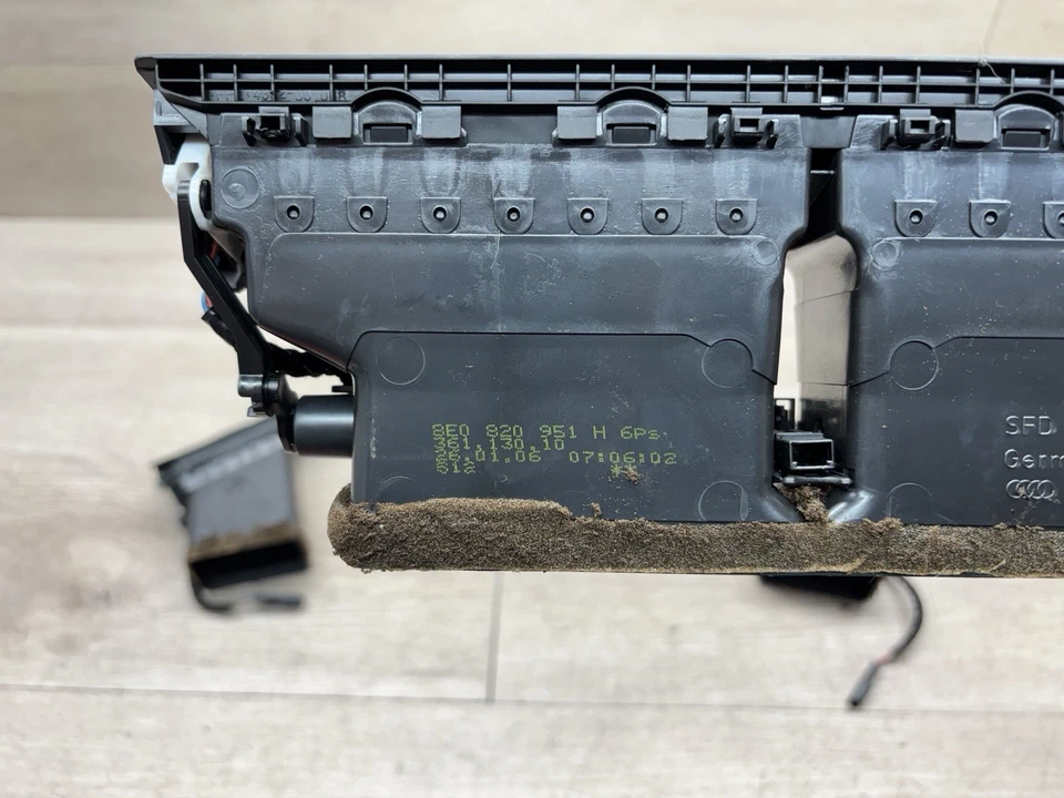 Audi S4 A4 B6 02-05 Interior Vent Set USED OEM 8E0 820 951 H / 902 F / 901 F - Image 3 of 3