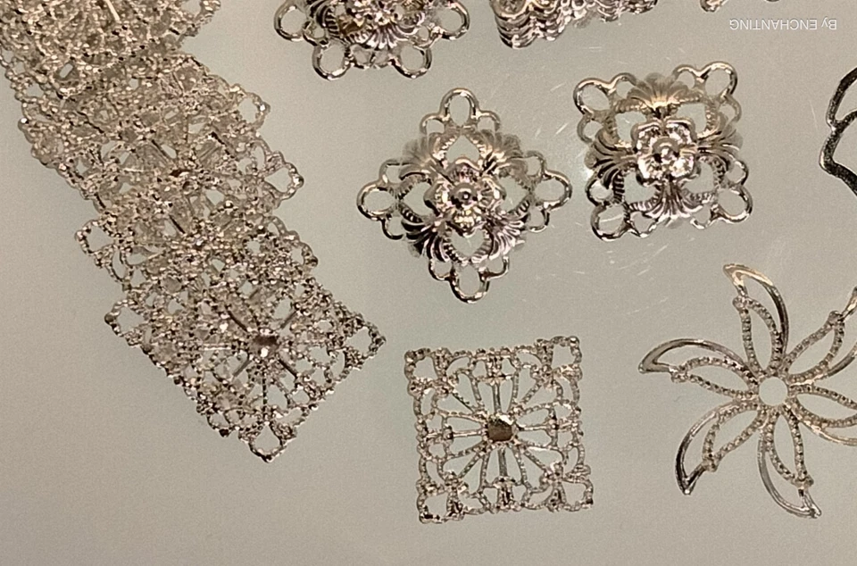 Lote de 90 piezas estampados hallazgos de filigrana enchapados en plata-leer descripción detallada  Foto 4 de 4