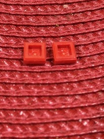 LEGO 3070pb266R & L RED Tile 1x1 # 1 & Three Dots 75872 AUDI R18 e-tron Quattro