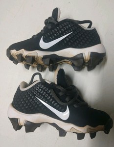 10c cleats