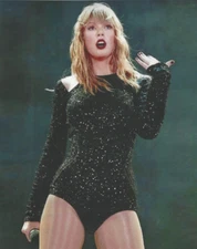 Entertainer  Taylor Swift  8x10 color photo in concert **