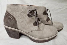 Sofft Euro Ankle Boots Womens 8.5 Gray Embossed Faux Leather Lace Up Block Heels