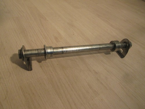 Hinterachse komplett inkl. Buchsen etc. Suzuki GSF600 Bandit WVA8 2000-2004