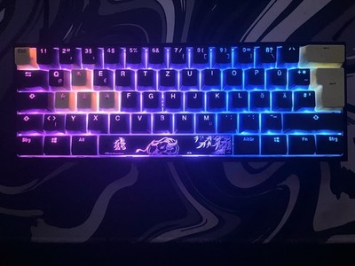 Ducky One 2 Mini RGB/Schwarz mit Kabel verbunden (linke Shift-Taste ist defekt )