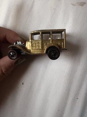 Hot Wheels Redline Classic  31 Ford Woody 1968/1969 Gold Champagne Int. - U.S.A.
