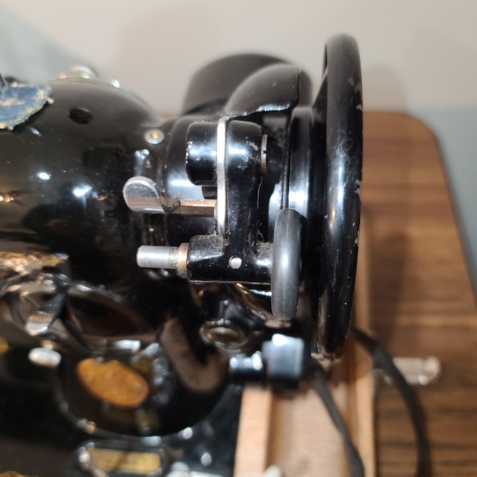 Singer 1591 sewing machine beautiful w/ case eBay