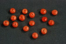 15 Stk echte Mittelmeer Koralle rund halbgebohrt aus Altbestand ca. 4,5 mm antik