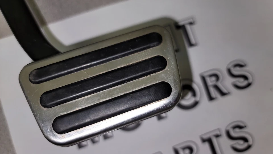 2015-2017 Ford Mustang GT S550 Automatic Pedal Box Brake Pad Assembly OEM - Image 2 of 4