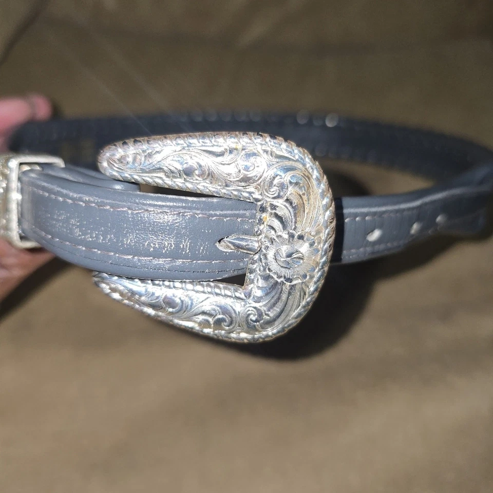 Justin Top Grain Cowhide Leather Belt Blueish Gray Size 28  3055S - Image 4 of 4