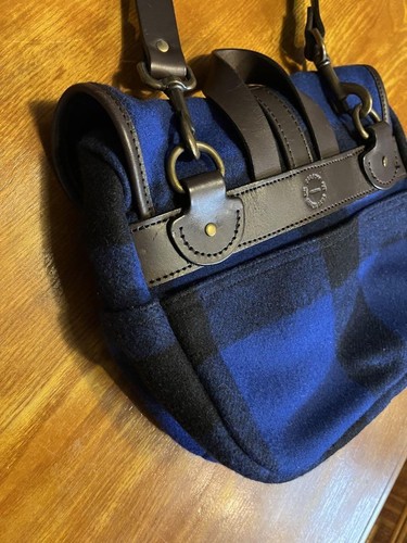 Filson Mackinaw Small Field Bag - Picture 7 of 14