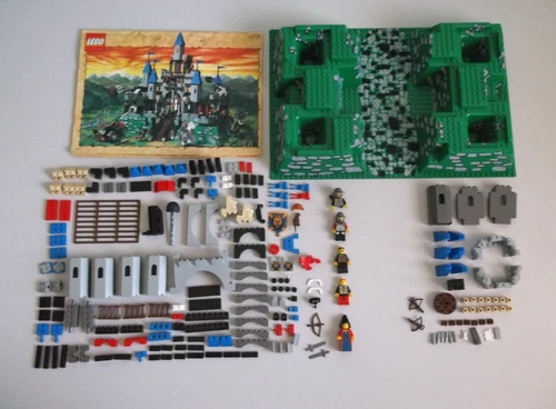 Vintage Lego Castle 6098 Incomplete Set w/ baseplate & most original minifigs