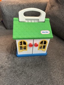 Vintage 1980s Little Tikes Toddler Tots Family House Portable Dollhouse w/person