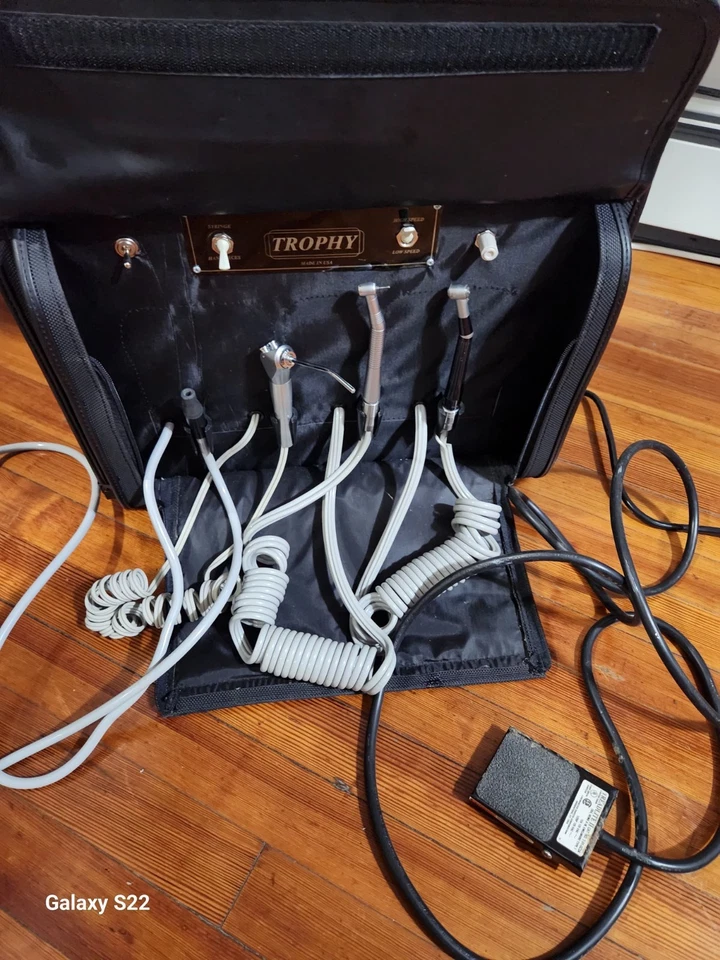 Unidad Dental Portátil con Succión, Pieza de Mano Alta y Baja y Compresor Foto 2 de 4